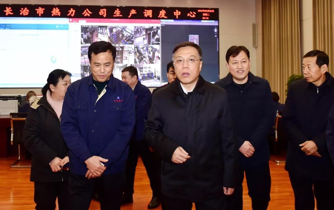 市委副書記、市長(zhǎng)楊勤榮一行走進(jìn)供熱公司，親切看望春節(jié)期間堅(jiān)守崗位的供熱職工，向他們致以新春的祝福和誠(chéng)摯謝意。